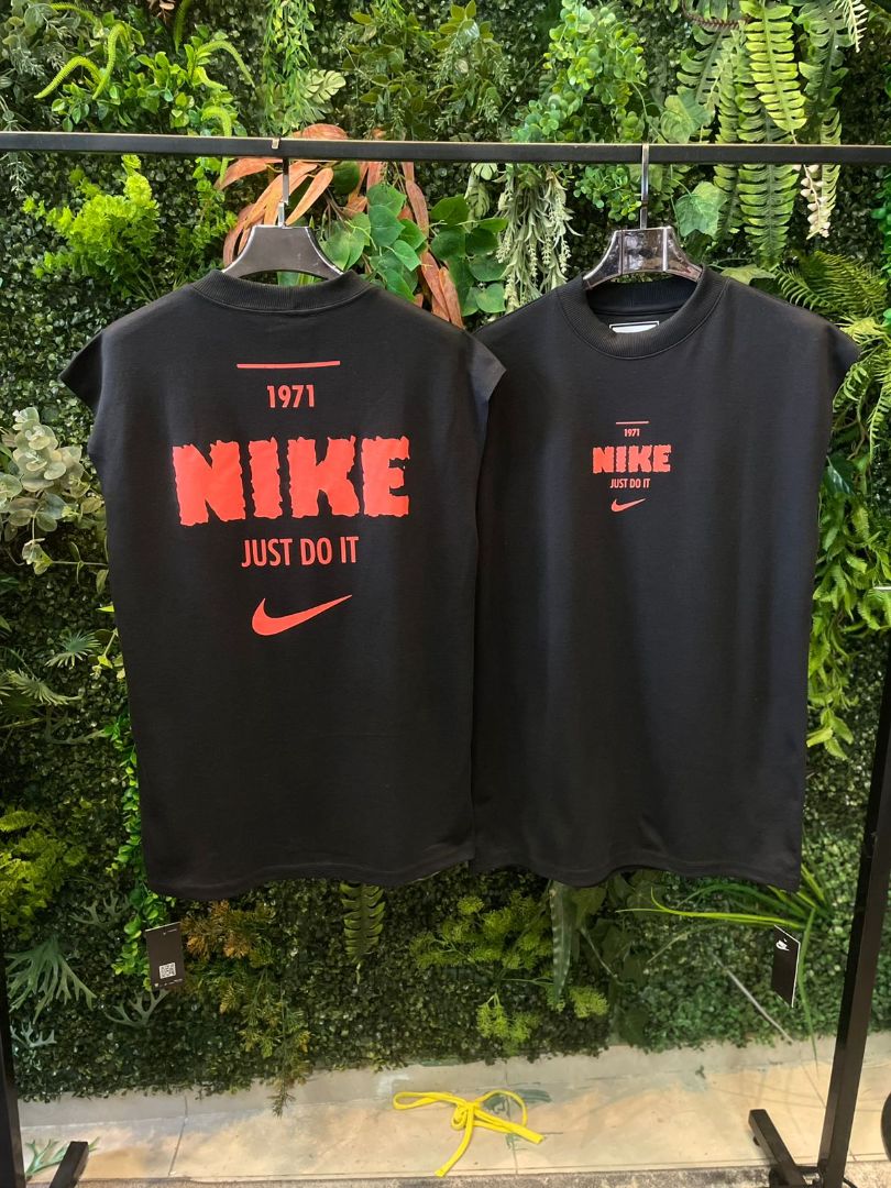 OVERSIZED REGATA NIKE 483 PRETA